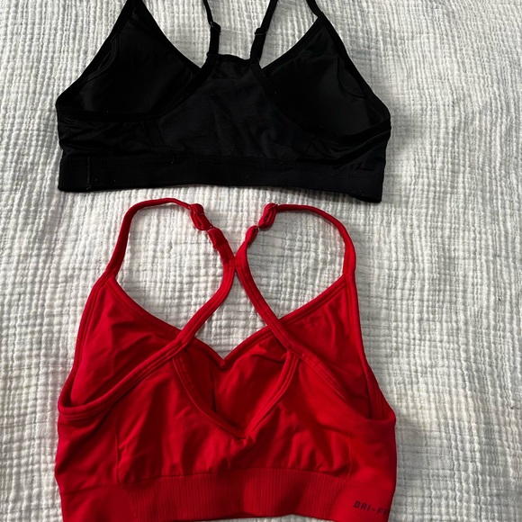 2 Nike sports bras - Picture 2 of 4
